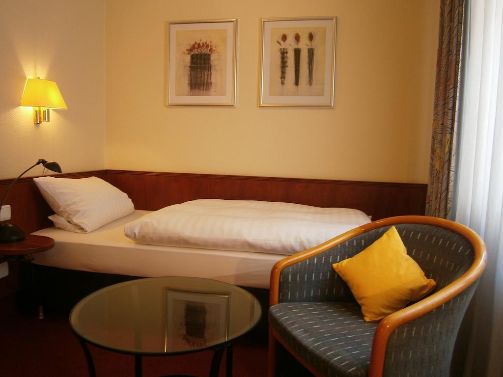 Hotel Bremer Tor Stuhr Bagian luar foto