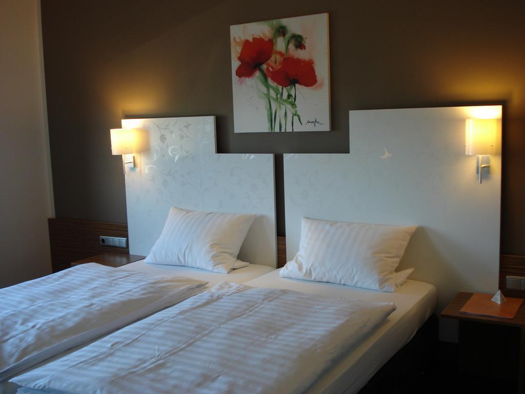 Hotel Bremer Tor Stuhr Bagian luar foto
